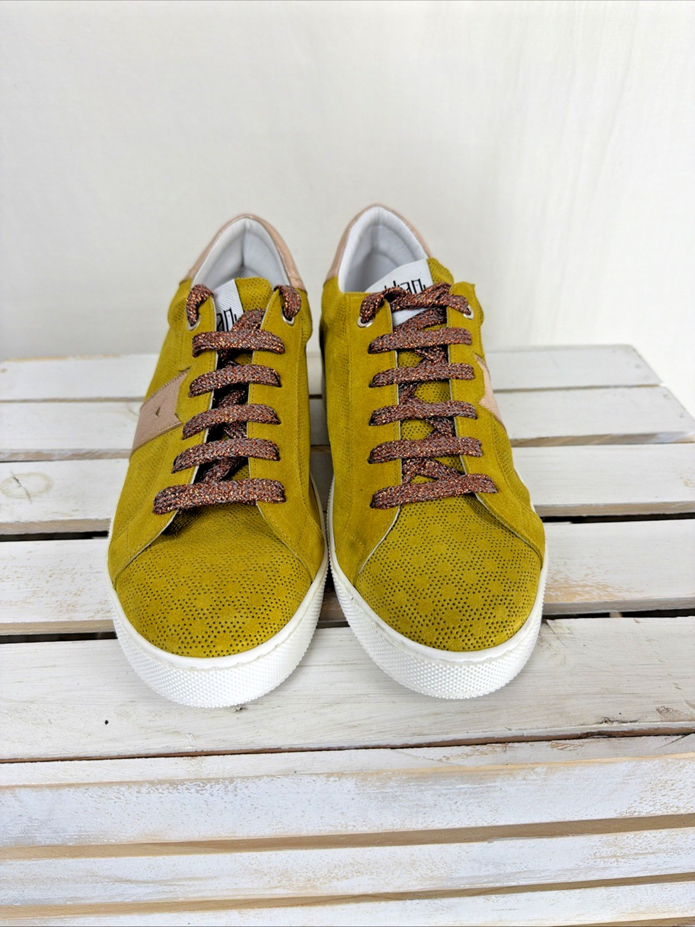 NWT Casta Yellow Vaddia Alec Upper Metallic Details Sneaker #1040 EU 40